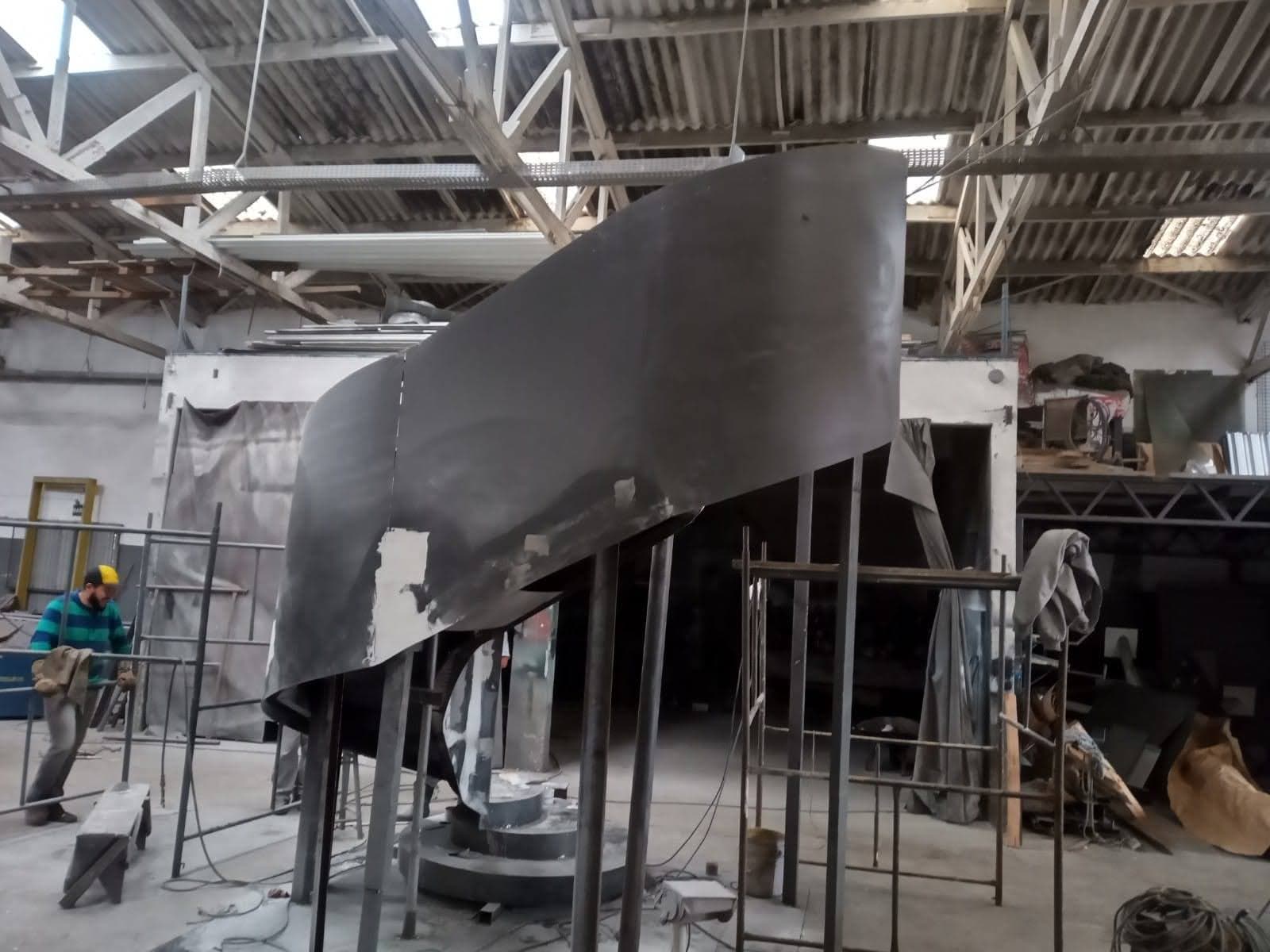 Escada Caracol Metálica Moderna - Acompanhamento Foto 14