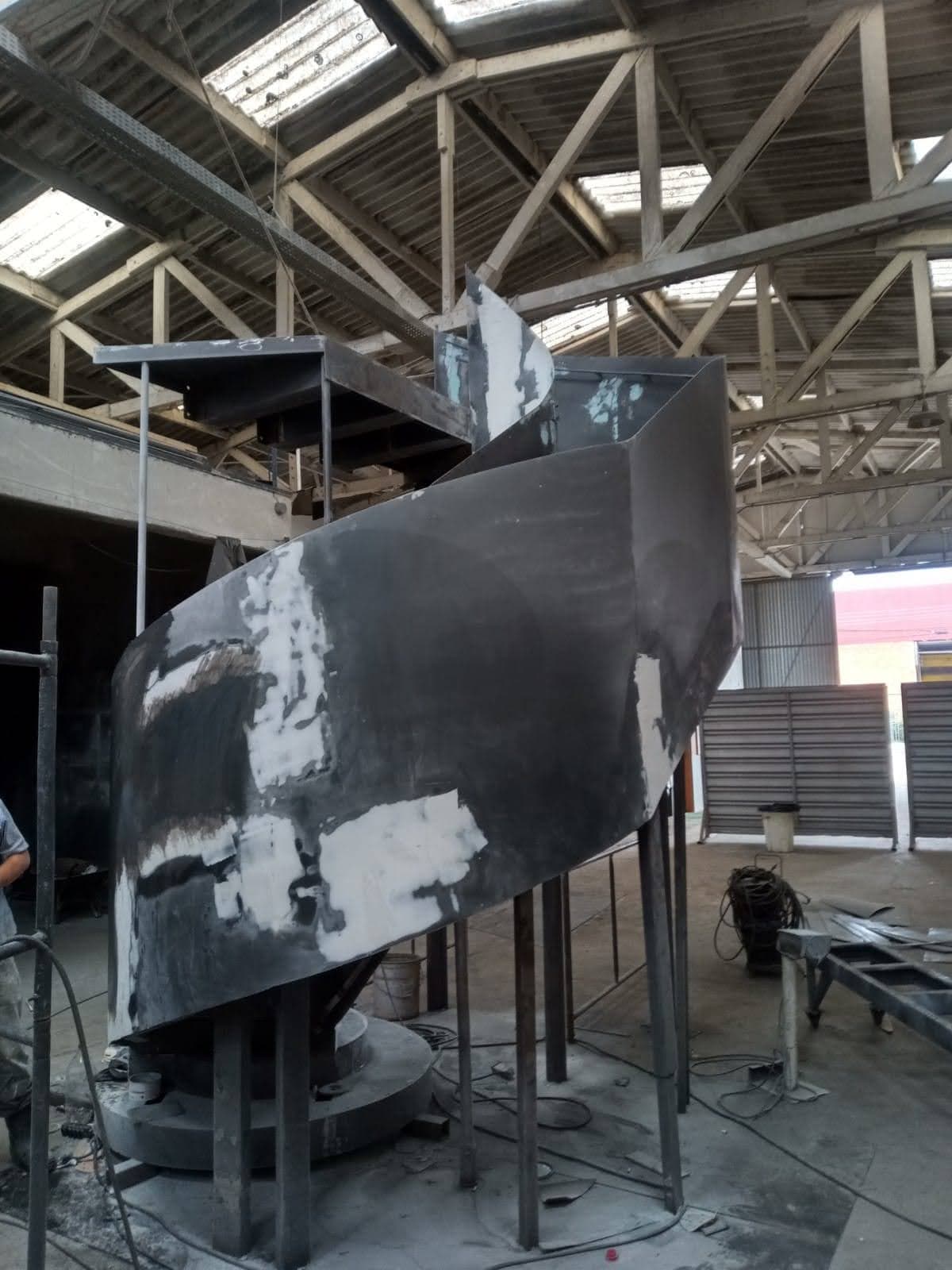 Escada Caracol Metálica Moderna - Acompanhamento Foto 3