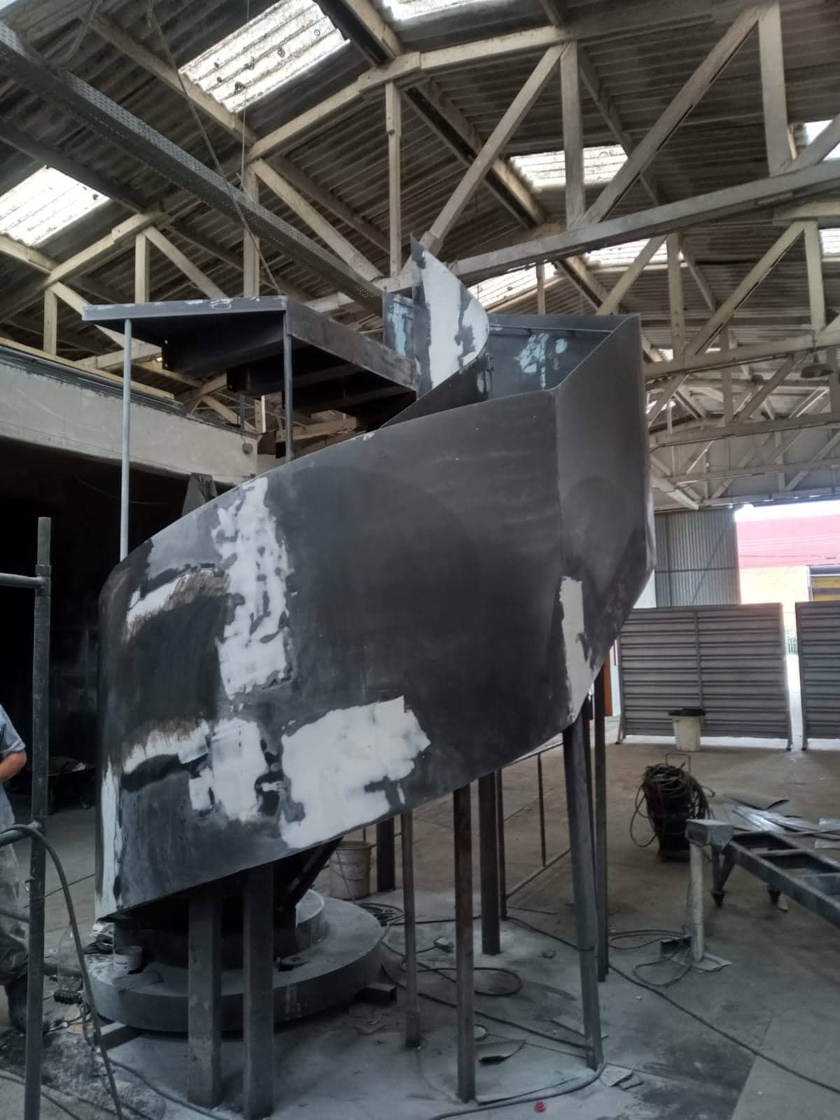 Escada Caracol Metálica Moderna - Acompanhamento Foto 5