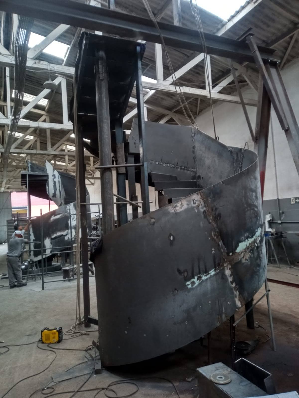 Escada Caracol Metálica Moderna - Acompanhamento Foto 8