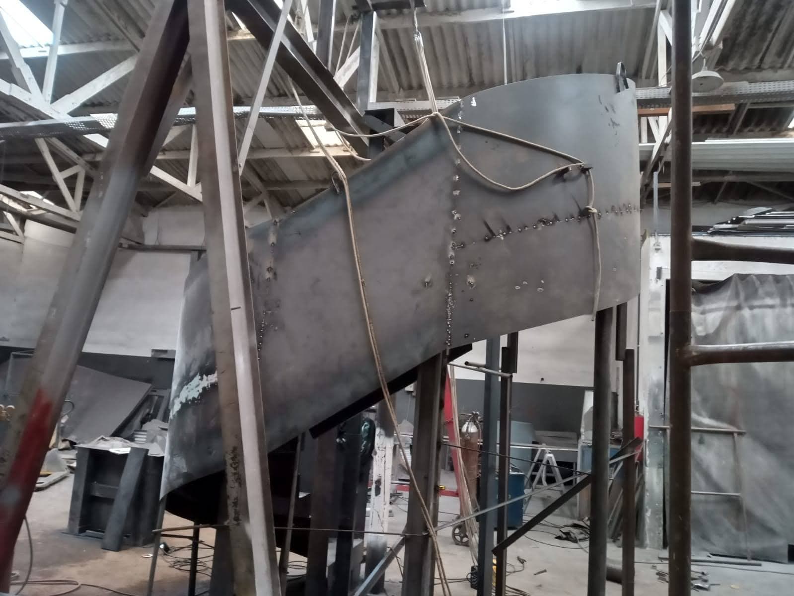 Escada Caracol Metálica Moderna - Acompanhamento Foto 9