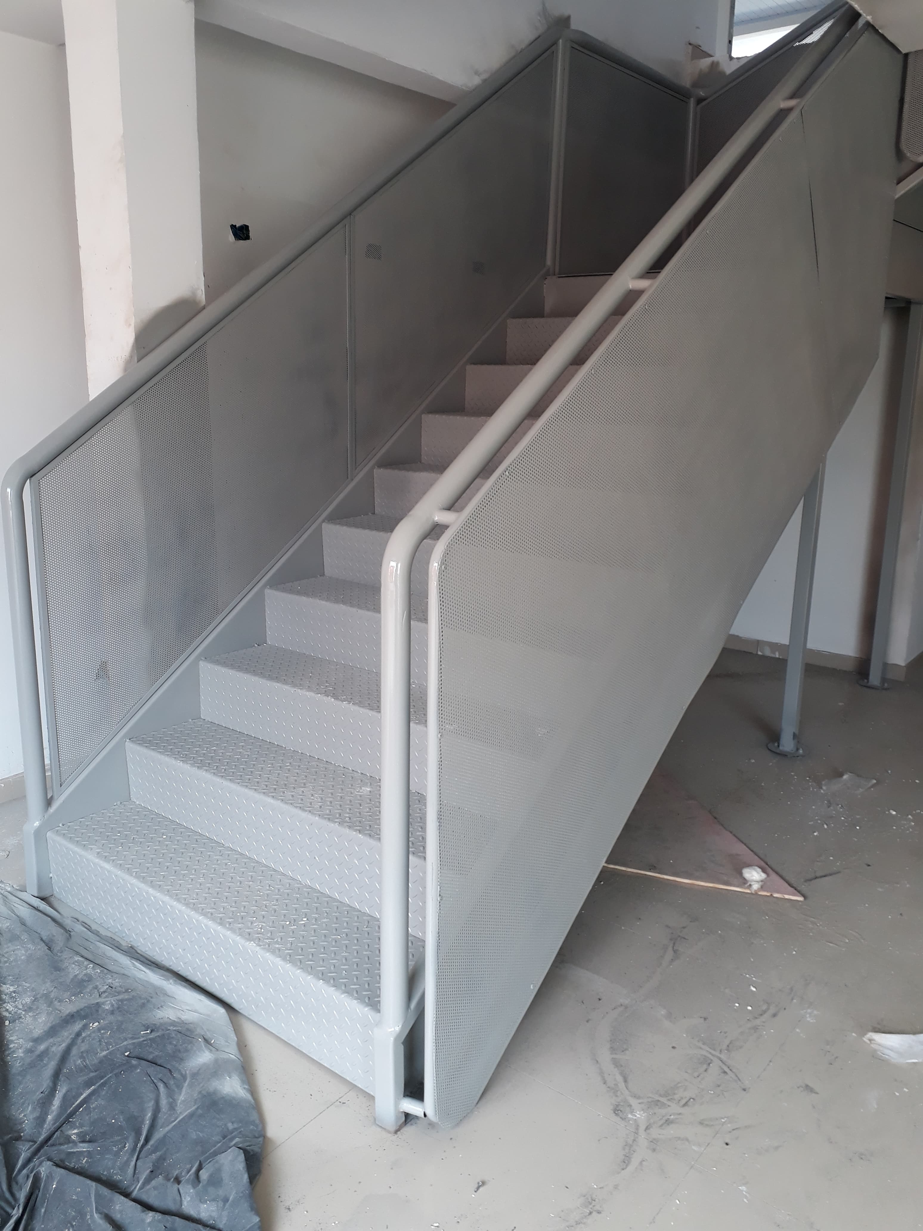 Escadas Metálicas Industriais NR-12 e AVCB