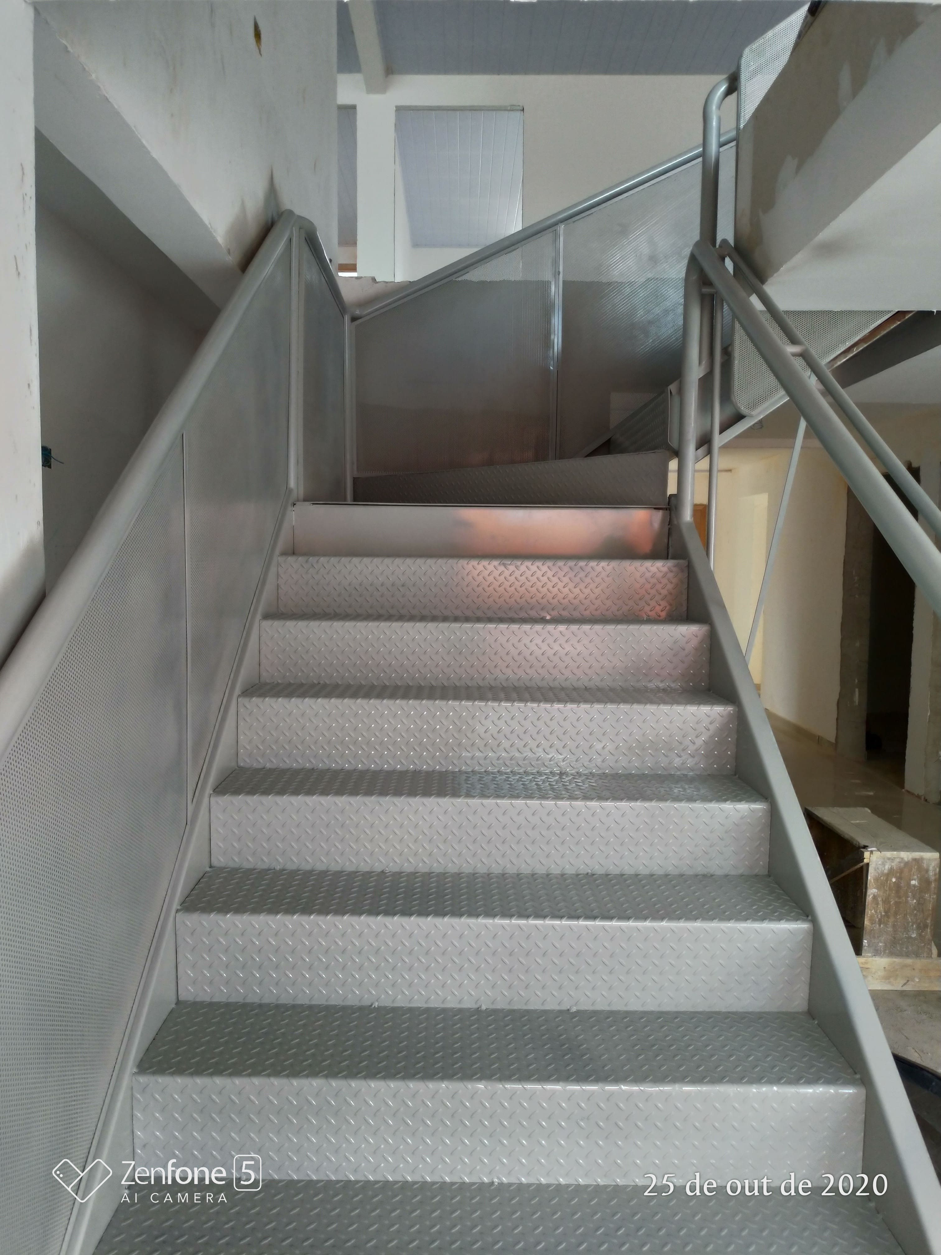 Escadas Metálicas Industriais NR-12 e AVCB - Acompanhamento Foto 22