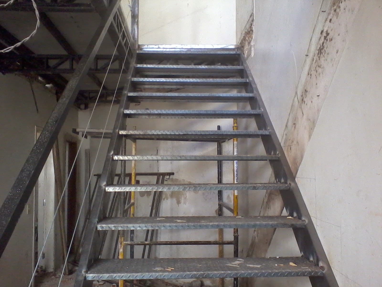 Fabricação de Escadas e Peças Metálicas Sob Medida