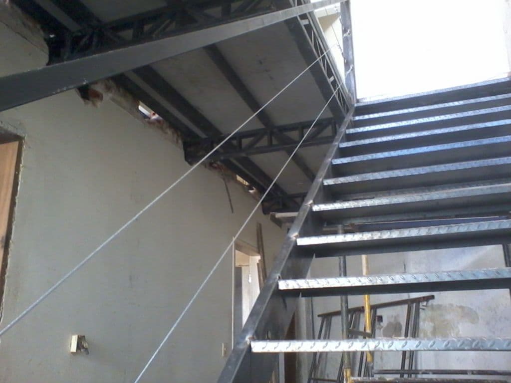 Fabricação de Escadas e Peças Metálicas Sob Medida - Acompanhamento Foto 2