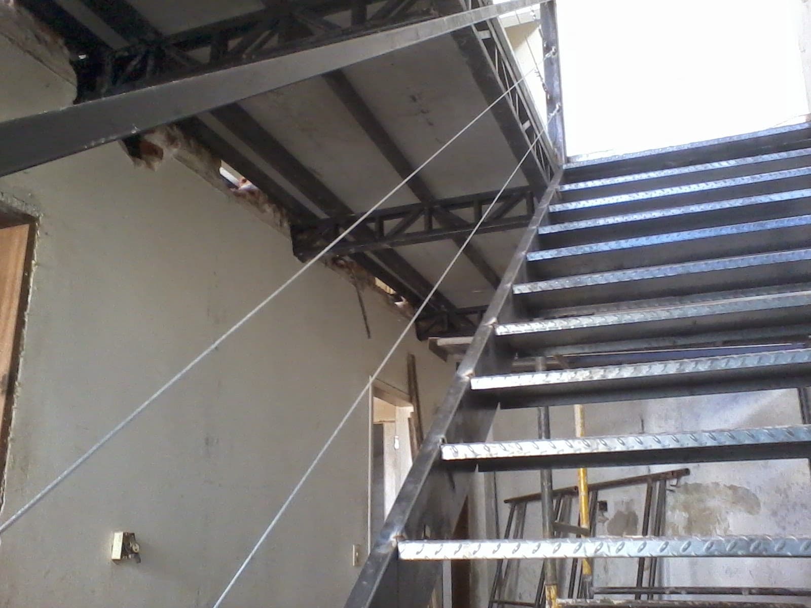 Fabricação de Escadas e Peças Metálicas Sob Medida - Acompanhamento Foto 3