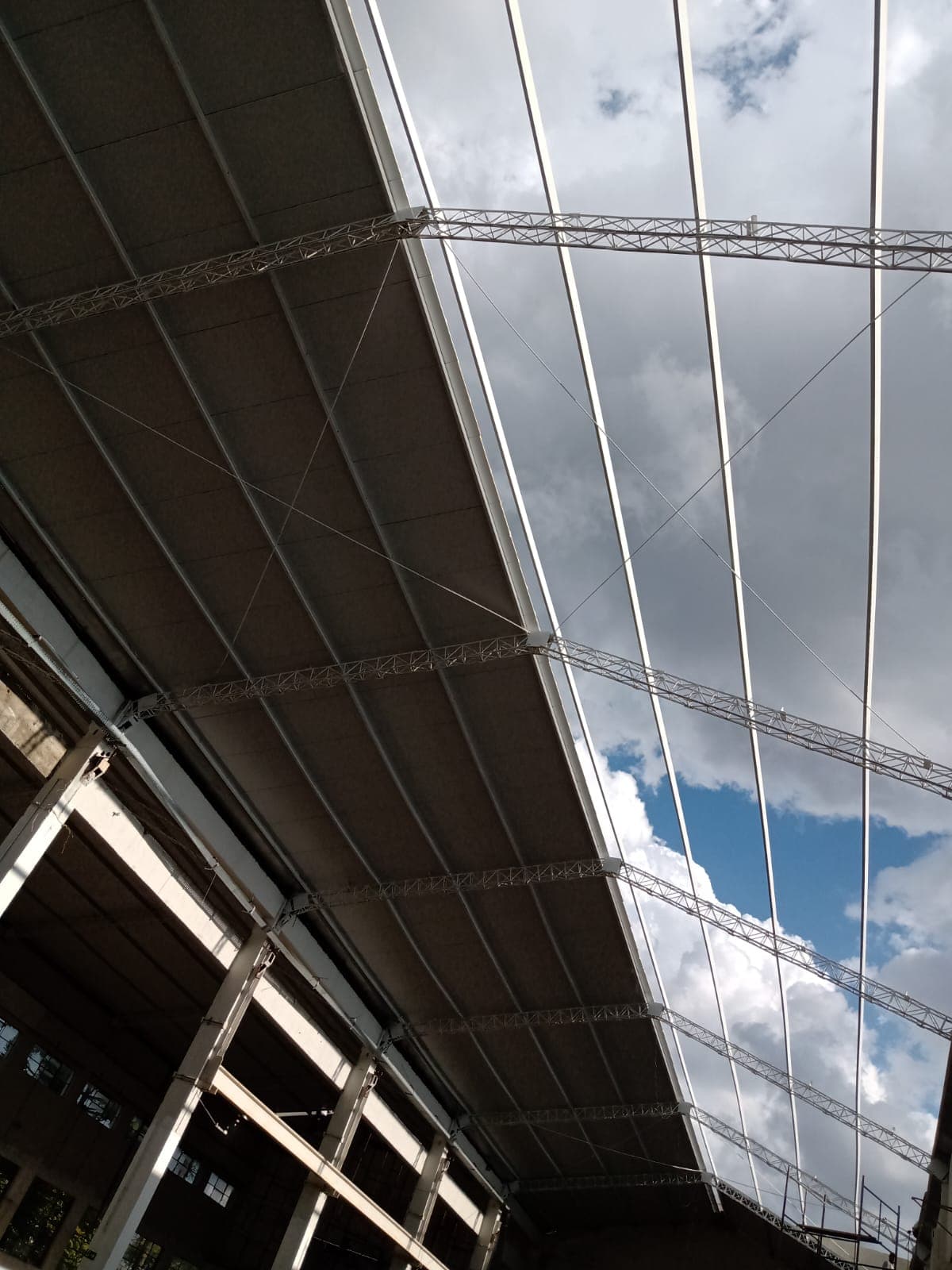 Montagem Pesada de Cobertura Metálica com Guindaste e Plataformas - Acompanhamento Foto 6