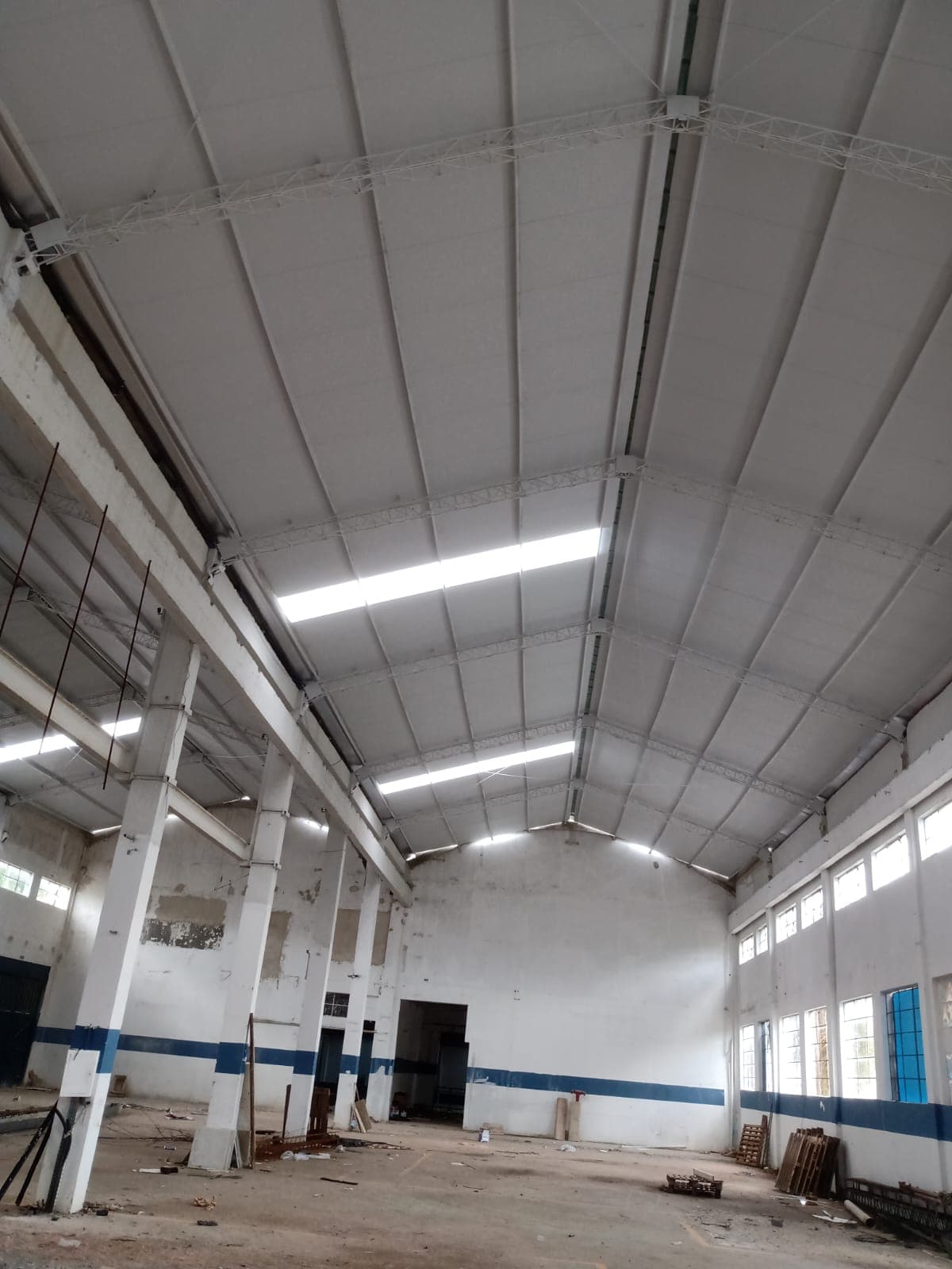 Montagem Pesada de Cobertura Metálica com Guindaste e Plataformas - Acompanhamento Foto 9