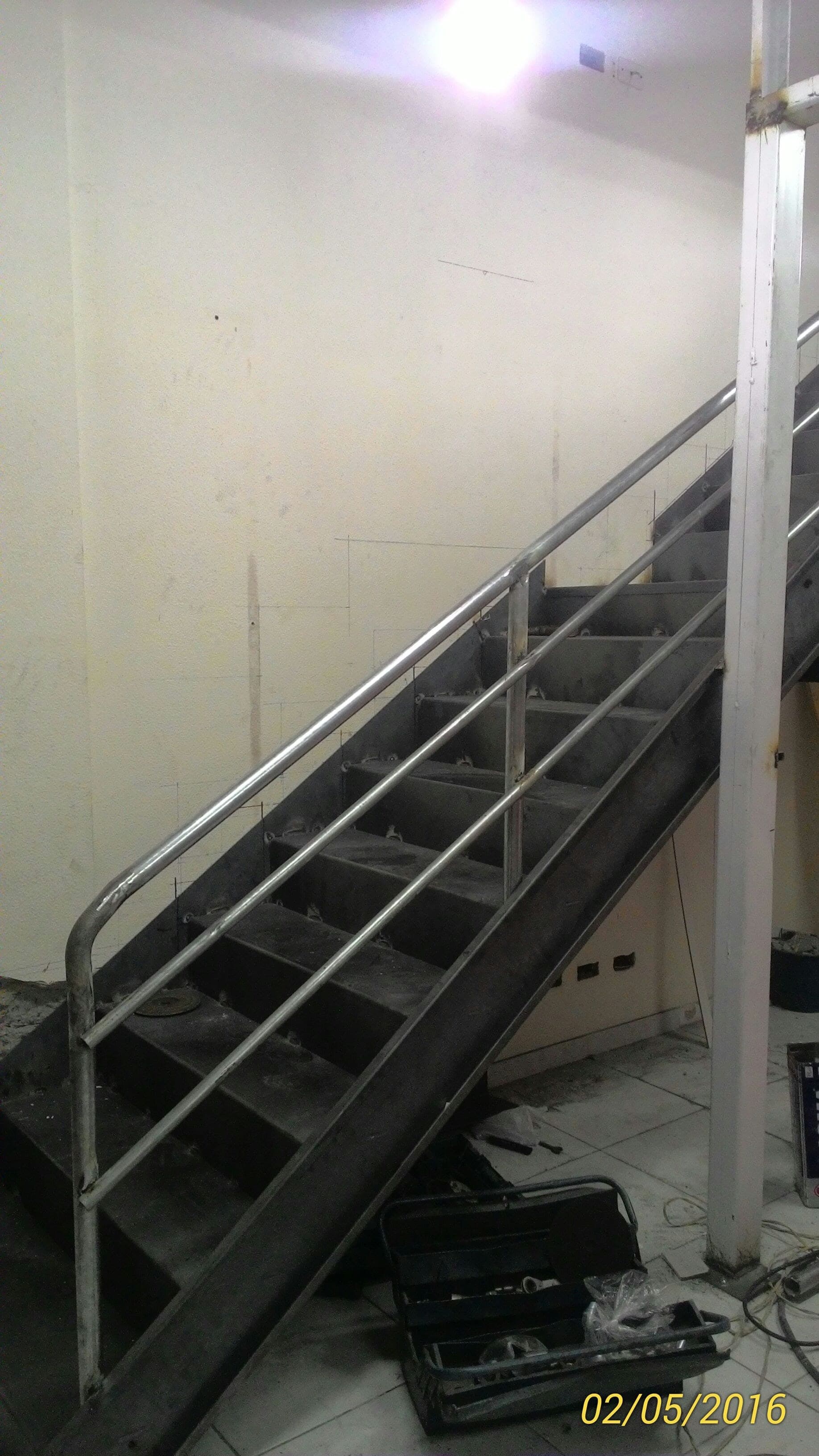 Estruturas e Escadas Metálicas Brancas - Acompanhamento Foto 10