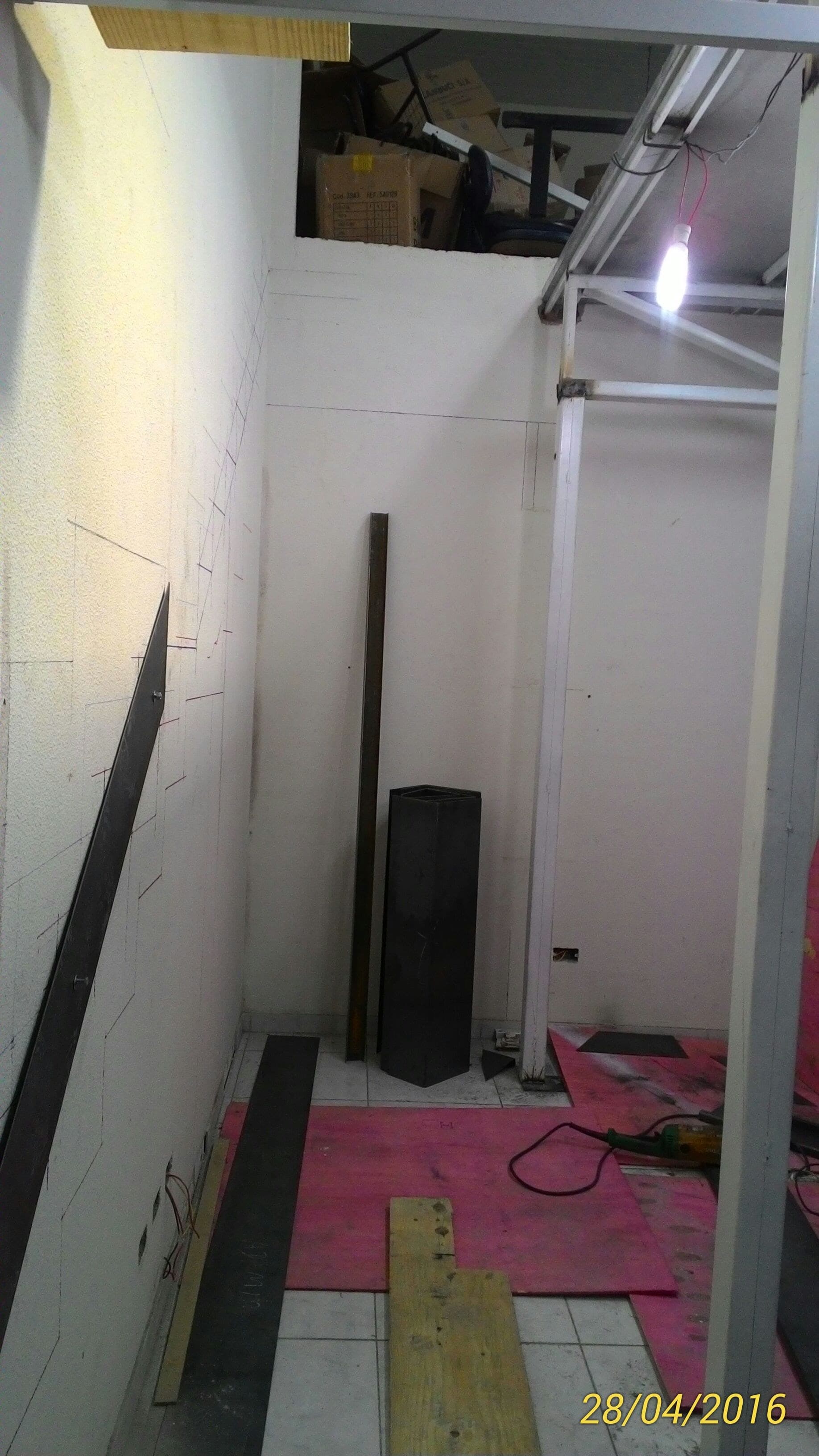 Estruturas e Escadas Metálicas Brancas - Acompanhamento Foto 5