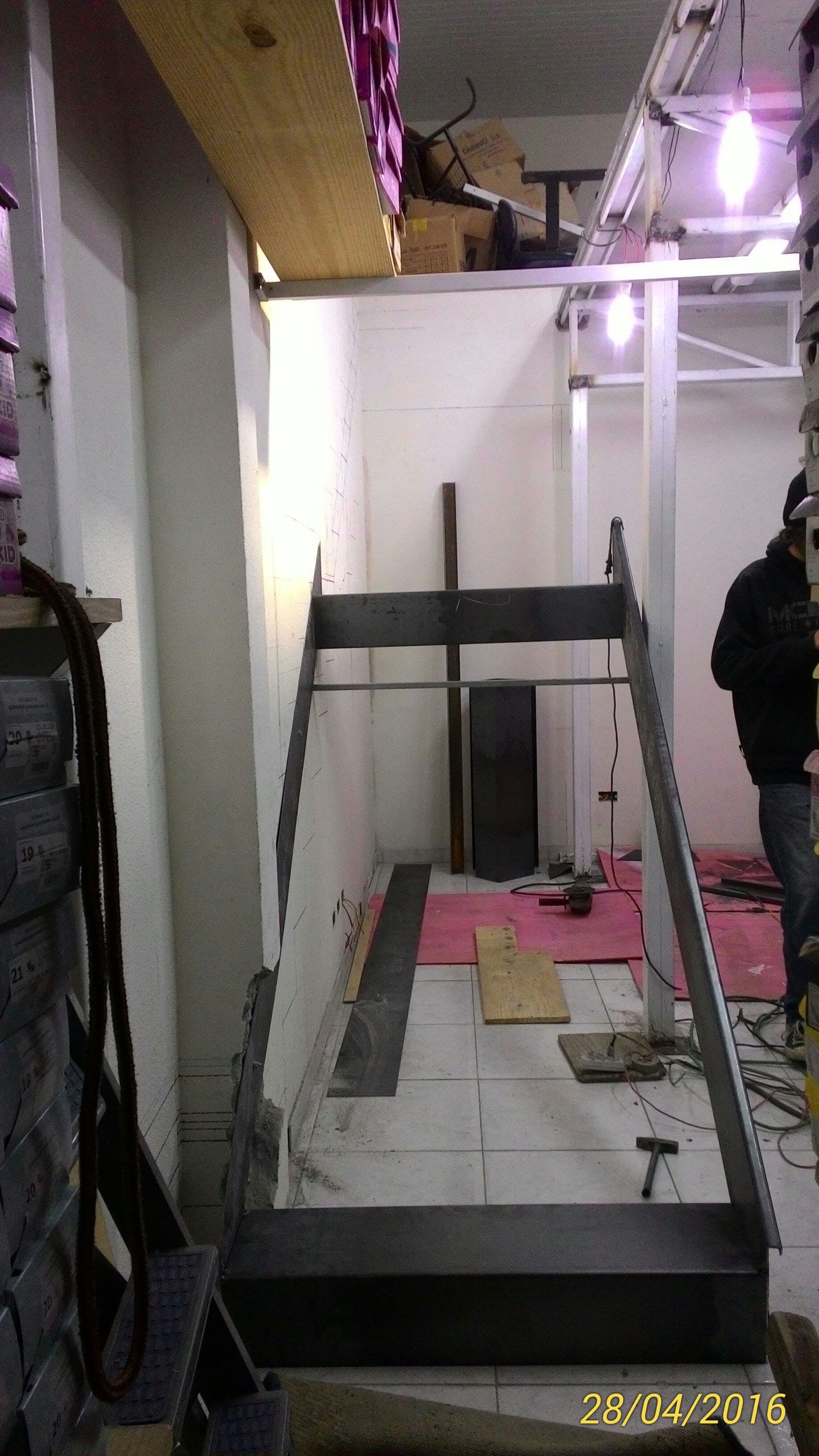 Estruturas e Escadas Metálicas Brancas - Acompanhamento Foto 6