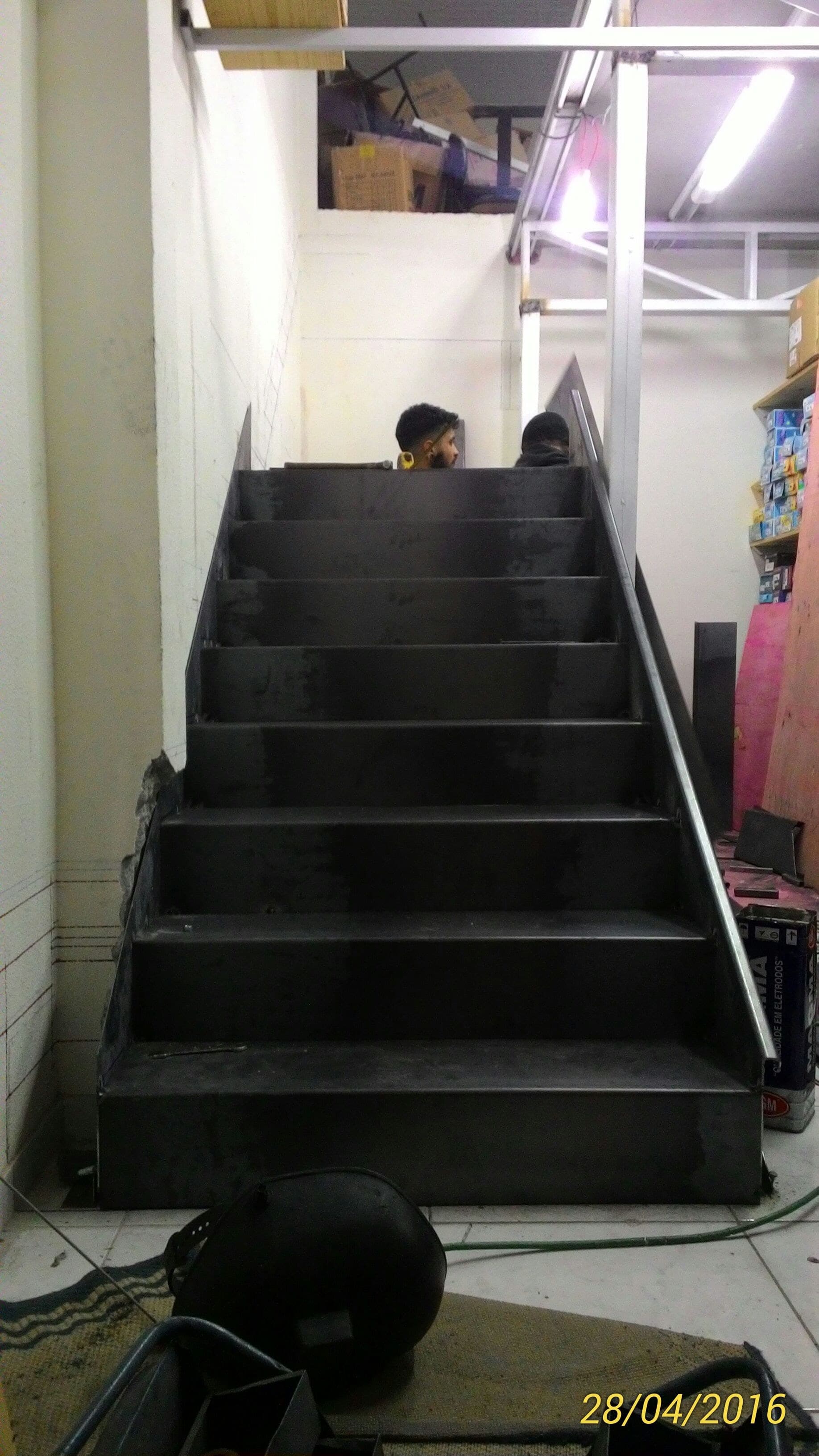 Estruturas e Escadas Metálicas Brancas - Acompanhamento Foto 7