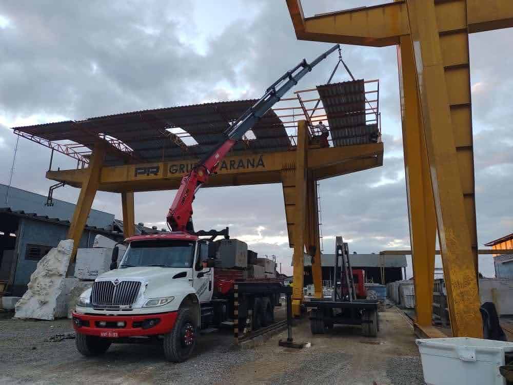 Instalação de Galpão Metálico Logístico com Caminhão Munck - Acompanhamento Foto 5